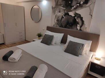 Apartments with parking space Pirovac, Šibenik - 22567