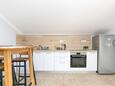Kaštel Novi, Cocina 2 en alojamiento de tipo apartment, se admiten mascotas y WiFi.