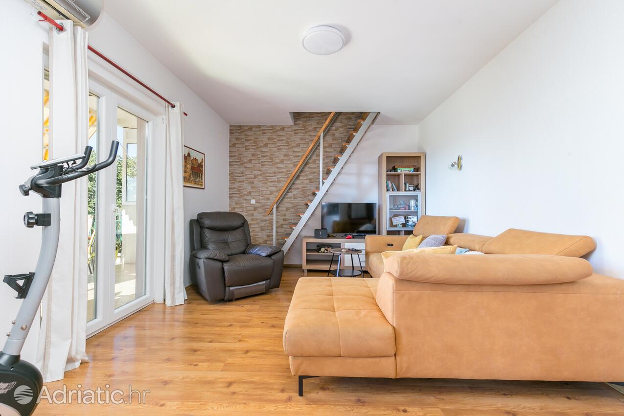 Апартаменты для семьи с бассейном Каштел Нови - Kaštel Novi, Каштела - Kaštela - 22569