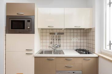 Lejligheder med pool egnet til familier med børn Mali Losinj, Losinj - 22580