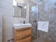 Martinšćica, Bathroom in the studio-apartment, WiFi.