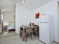 Martinšćica, Dining room in the studio-apartment, WiFi.