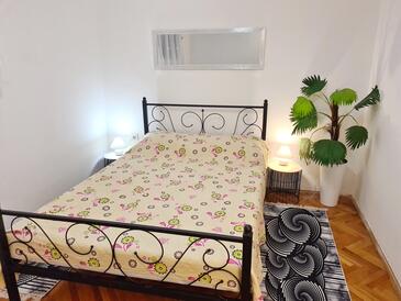 Ferienwohnungen mit Parkplatz Baska, Krk - 22600