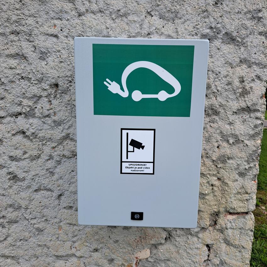 Hof - Ferienhaus mit Parkplatz Čatrnja, Karlovac
