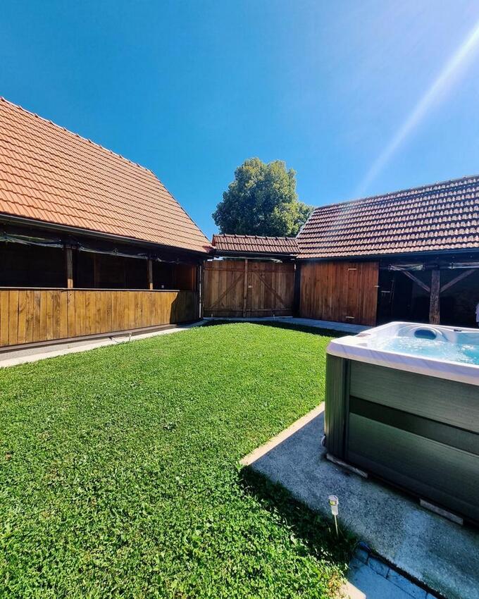 Hof - Ferienhaus mit Parkplatz Čatrnja, Karlovac