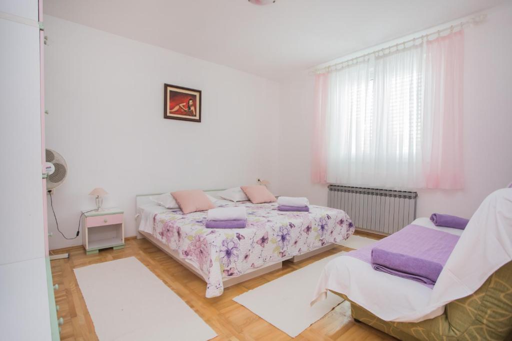 Appartamenti con parcheggio Brodarica, Sebenico - Šibenik - 22625