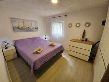 Apartments with terrace Vir, North Dalmatia