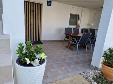 Apartments with terrace Vir, North Dalmatia