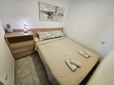 Apartments with terrace Vir, North Dalmatia