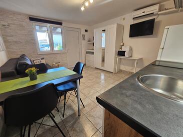 Apartments with terrace Vir, North Dalmatia