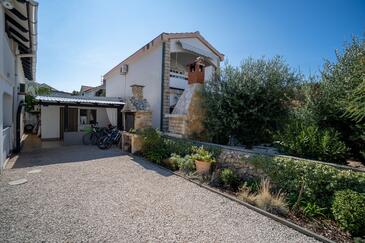 Apartments with terrace Vir, North Dalmatia