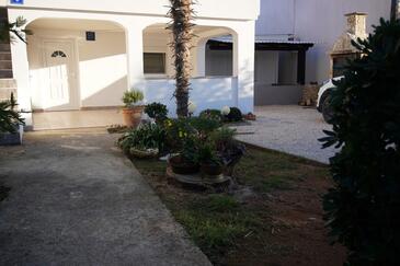 Apartments with terrace Vir, North Dalmatia