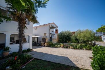 Apartments with terrace Vir, North Dalmatia