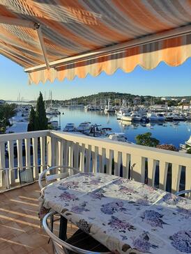 Ferienwohnungen am Meer Jezera, Murter - 22632