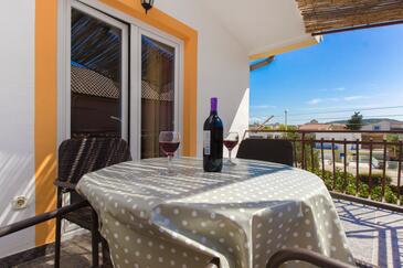 Apartmanok parkolóhellyel Pirovac, Sibenik - 22646