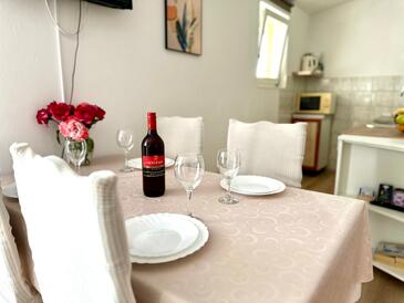 Leiligheter med parkering Pirovac, Sibenik - 22646