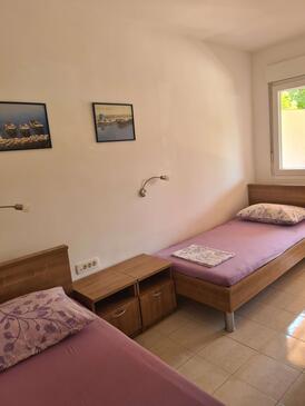 Ferienwohnungen am Meer Kastel Luksic, Kastela - 22651