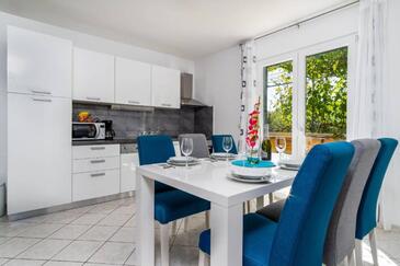 Family friendly house with a swimming pool Primorski Dolac, Zagora - 22653