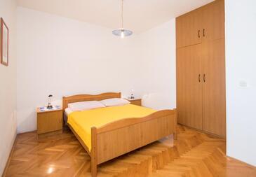 Ferienwohnungen mit Parkplatz Kastel Stafilic, Kastela - 22665