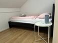 Sisak, Bedroom 2 in the apartment, (pet friendly) and WiFi.