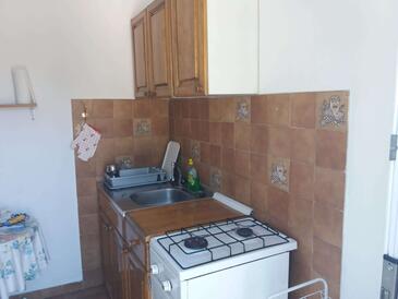 Brela, Kuchyňa v ubytovacej jednotke apartment, domáci miláčikovia povolení.