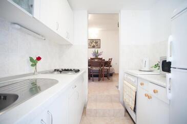 Ferienhaus mit Parkplatz Zrnovnica, Split - 22688