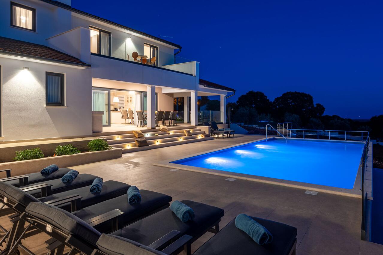 Hof - Luxusvilla mit Pool Brgod, Rasa
