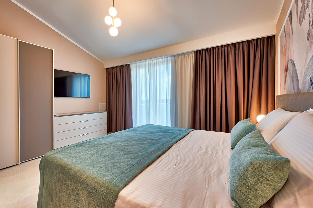 K-22689 - Privatunterkunft - Luxusvilla mit Pool Brgod, Rasa