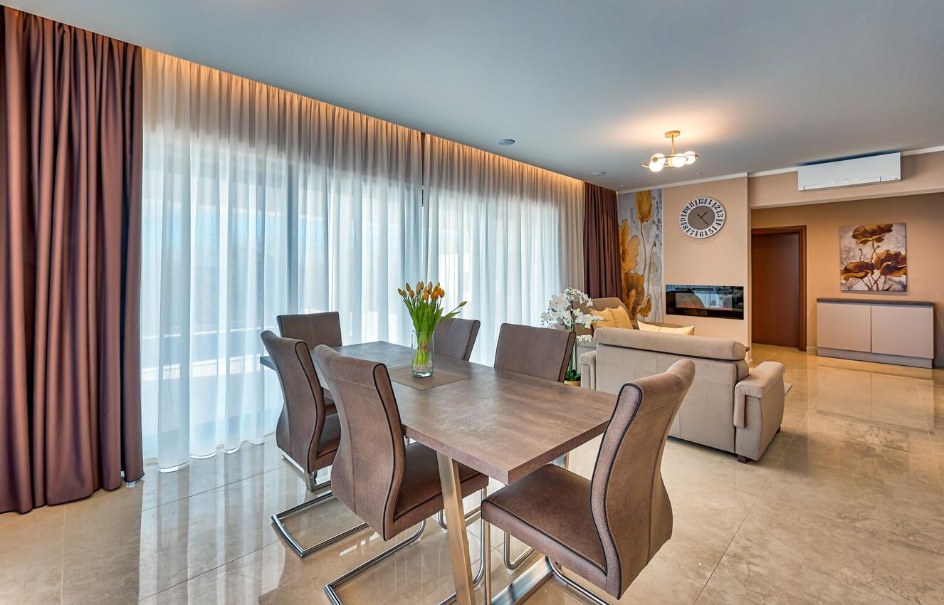 K-22689 - Privatunterkunft - Luxusvilla mit Pool Brgod, Rasa