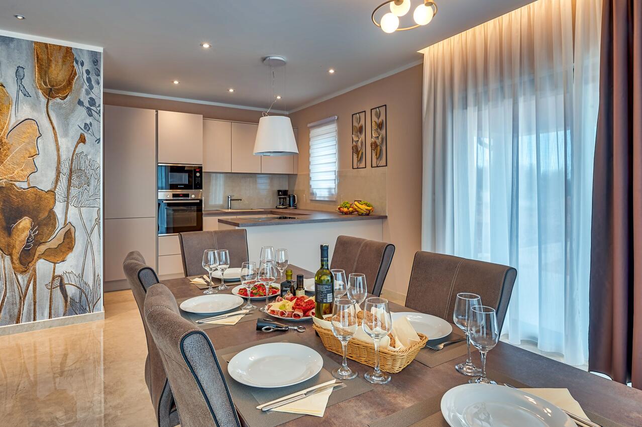 K-22689 - Privatunterkunft - Luxusvilla mit Pool Brgod, Rasa