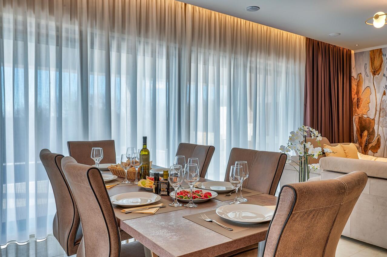 K-22689 - Privatunterkunft - Luxusvilla mit Pool Brgod, Rasa