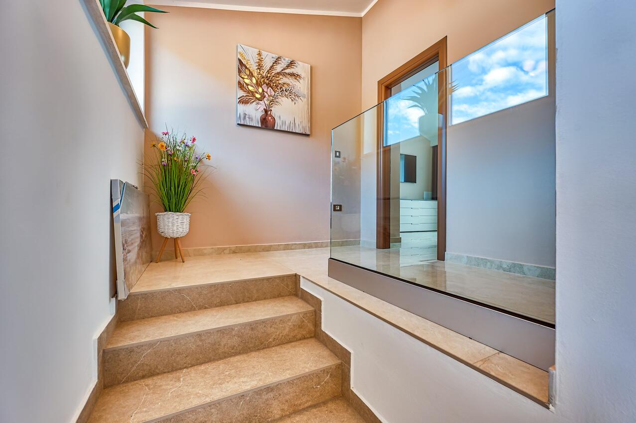K-22689 - Privatunterkunft - Luxusvilla mit Pool Brgod, Rasa