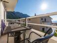 Igrane, Balcony in the studio-apartment, with a sea view, (pet friendly) and WiFi.