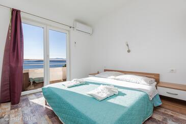 Apartments by the sea Igrane, Makarska - 22690