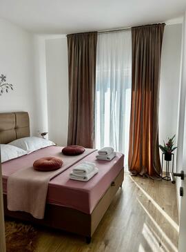 Ferienwohnungen mit Parkplatz Kastel Novi, Kastela - 22702