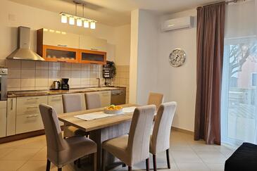 Apartments with parking space Kaštel Novi, Kaštela - 22702