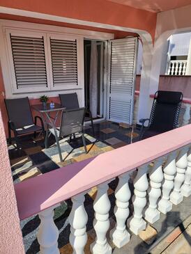 Lejligheder og værelser med parkering Povljana, Pag - 22707