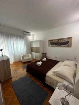Apartmanok parkolóhellyel Kastel Stafilic, Kastela - 22710