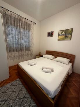 Apartmanok parkolóhellyel Kastel Stafilic, Kastela - 22710