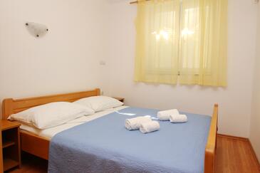 Ferienwohnungen mit Parkplatz Baska, Krk - 22713