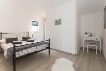 Ház családok részére medencével a tenger mellett Sevid, Trogir - 22724