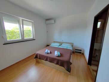 Apartments with parking space Barbat, Rab - 22752