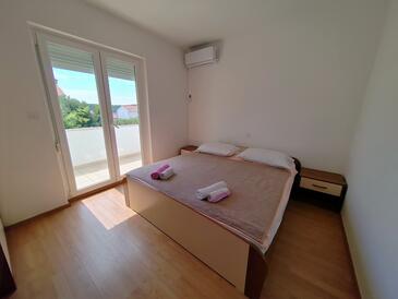 Apartments with parking space Barbat, Rab - 22752