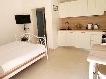 Apartments with terrace Pula, Istria