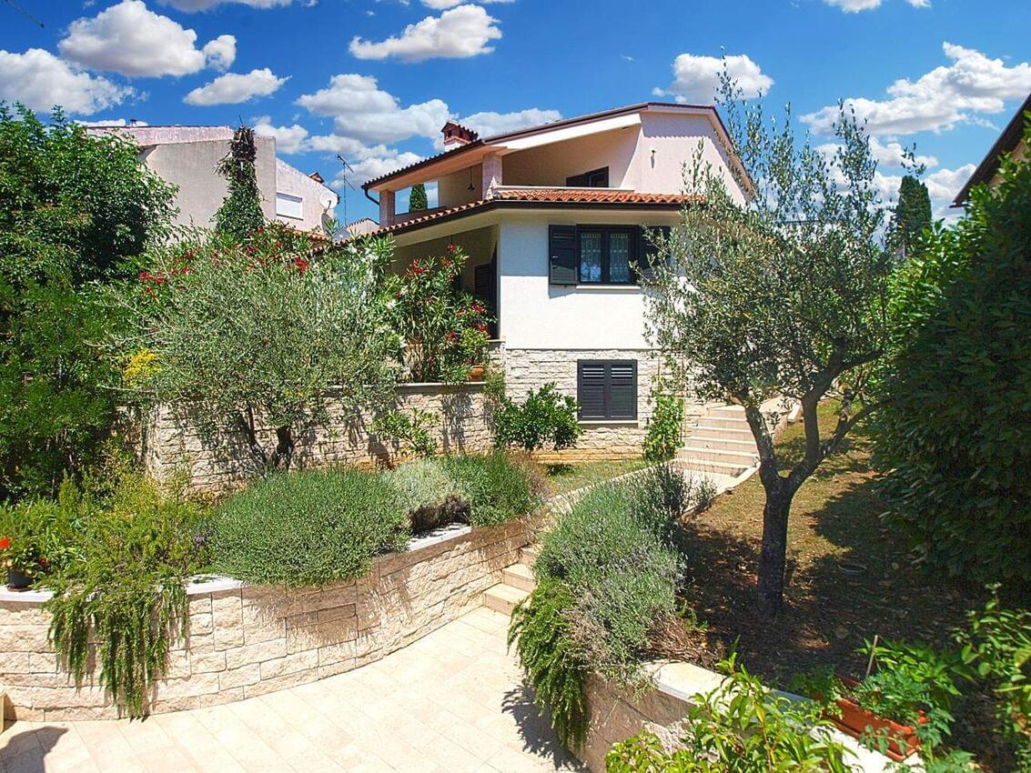 Apartments with terrace Pula, Istria