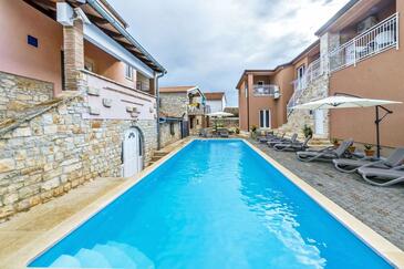 Lejligheder med pool egnet til familier med børn Tar, Porec - 22756 Adriatic.hr