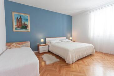 Apartmaji s parkingom Makarska - 22758