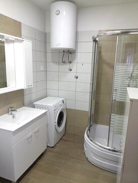 Apartment with terrace Njivice, Kvarner