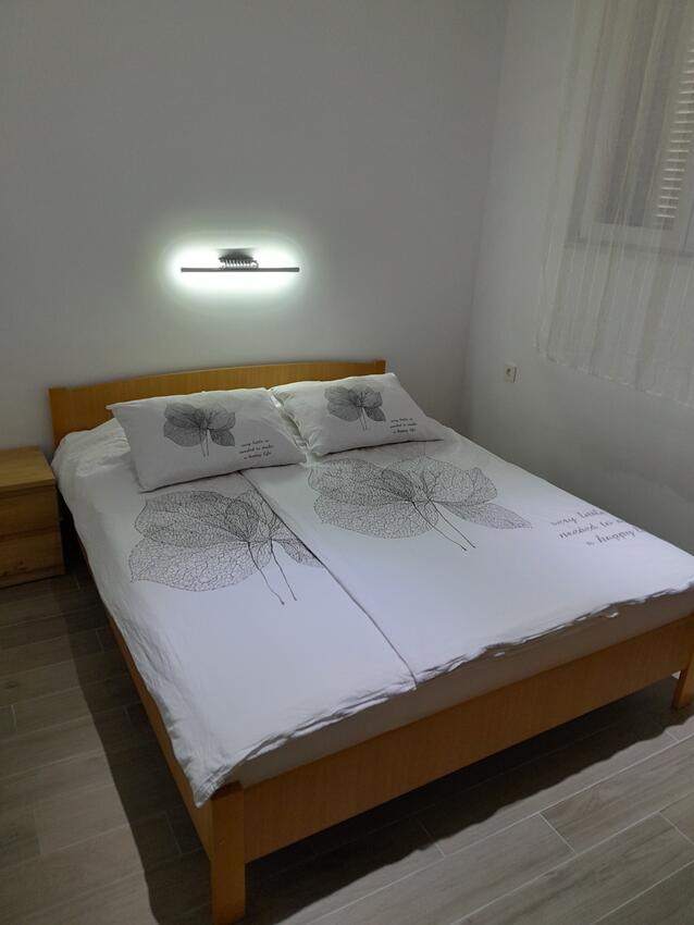 Ferienwohnungen mit Parkplatz Njivice, Krk - 22769