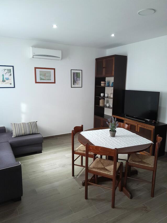 Ferienwohnungen mit Parkplatz Njivice, Krk - 22769